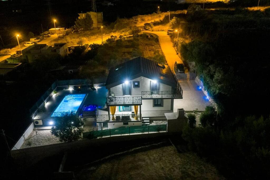 Luxury Stocia With Swimming Pool, Sauna And Jacuzzi In A Peaceful Location In *