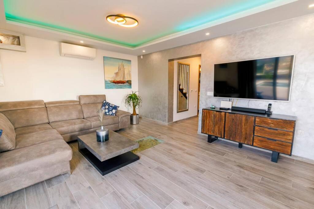Luxury Stocia With Swimming Pool, Sauna And Jacuzzi In A Peaceful Location In Casa de férias *