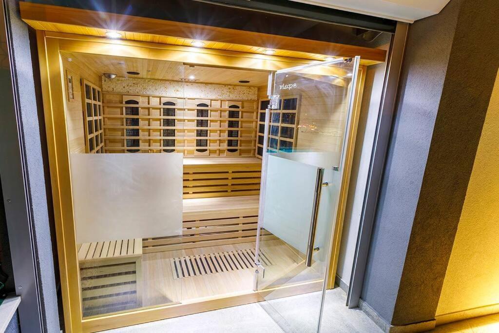 Luxury Stocia With Swimming Pool, Sauna And Jacuzzi In A Peaceful Location In Casa de férias Split