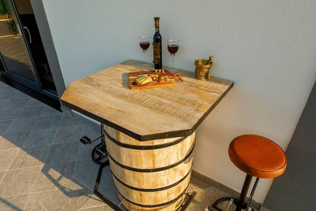 Luxury Stocia With Swimming Pool, Sauna And Jacuzzi In A Peaceful Location In * Split