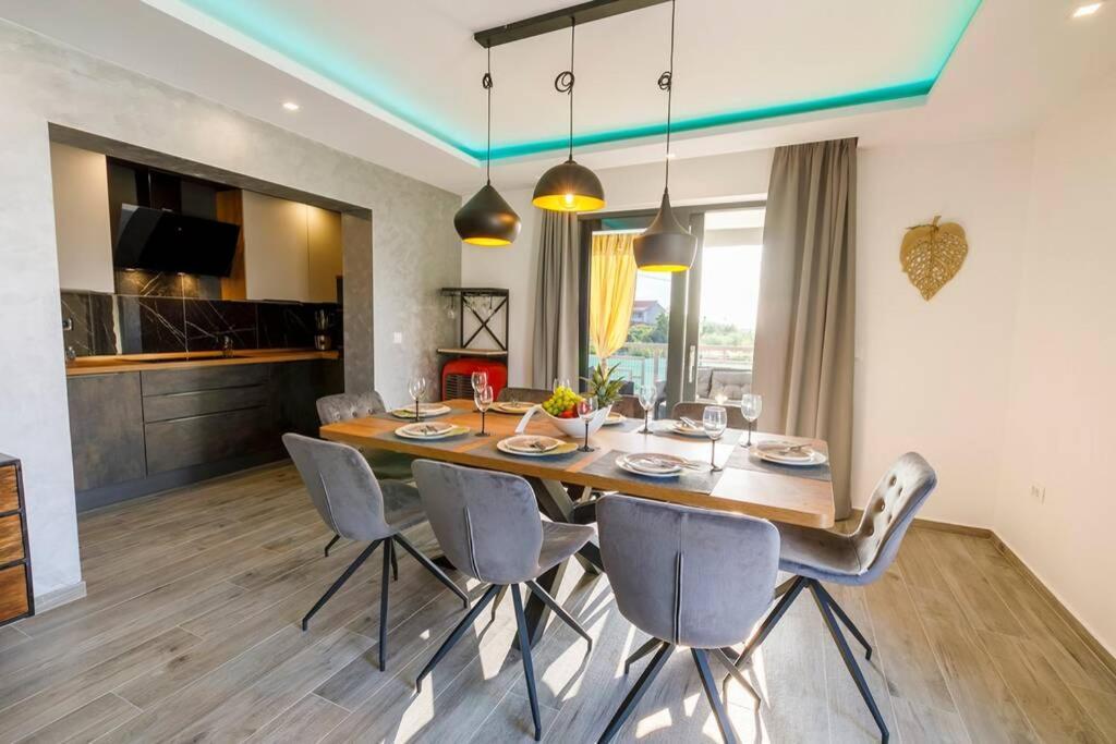 Luxury Stocia With Swimming Pool, Sauna And Jacuzzi In A Peaceful Location In Casa de férias *