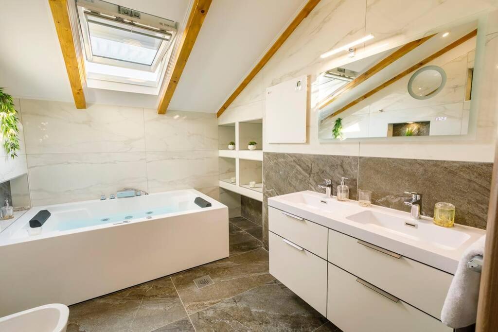 Luxury Stocia With Swimming Pool, Sauna And Jacuzzi In A Peaceful Location In *
