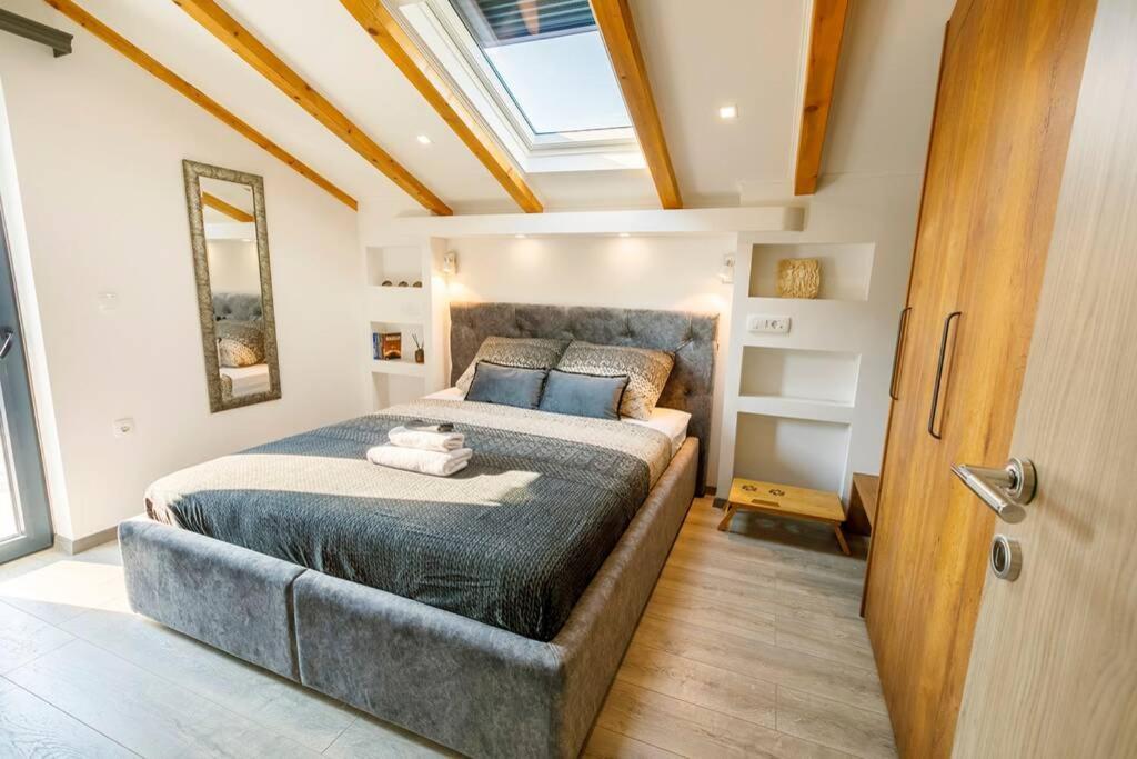Luxury Stocia With Swimming Pool, Sauna And Jacuzzi In A Peaceful Location In Casa de férias