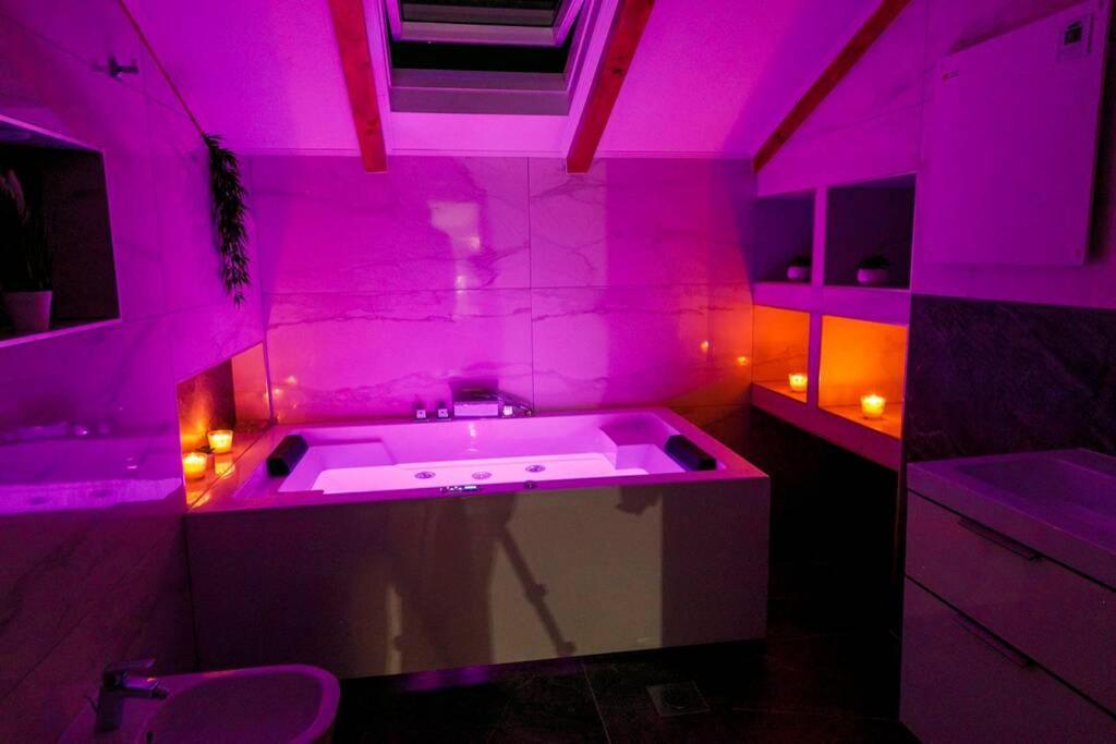 Casa de férias Luxury Stocia With Swimming Pool, Sauna And Jacuzzi In A Peaceful Location In