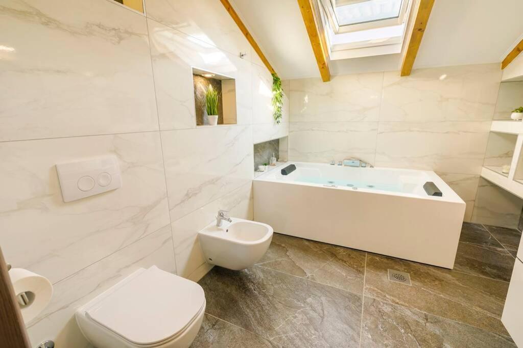 Luxury Stocia With Swimming Pool, Sauna And Jacuzzi In A Peaceful Location In Split