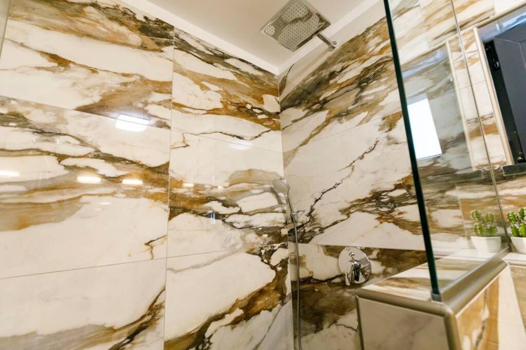 Casa de férias Luxury Stocia With Swimming Pool, Sauna And Jacuzzi In A Peaceful Location In Split