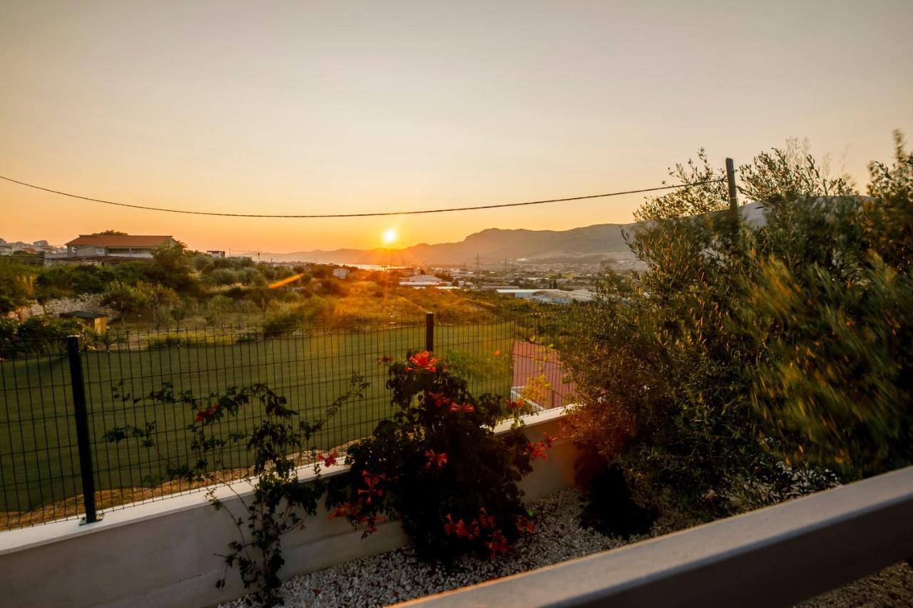 Luxury Stocia With Swimming Pool, Sauna And Jacuzzi In A Peaceful Location In Casa de férias Split