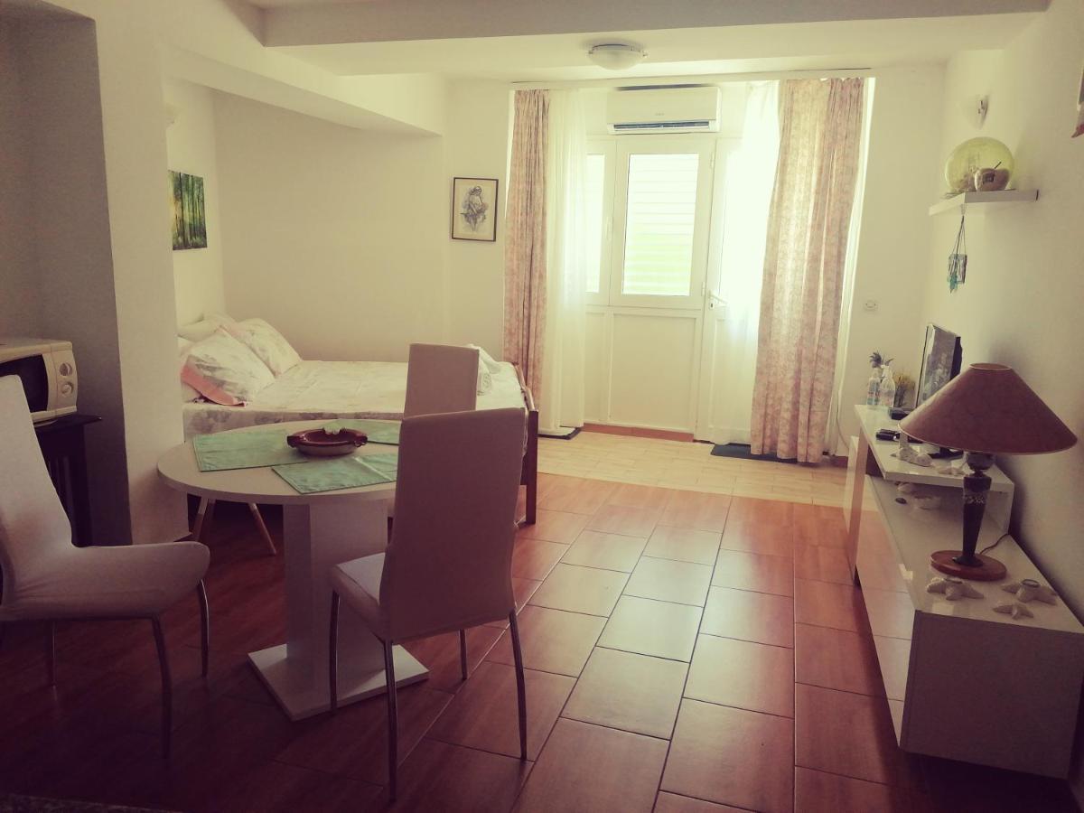 Lju On The Beach Apartment *