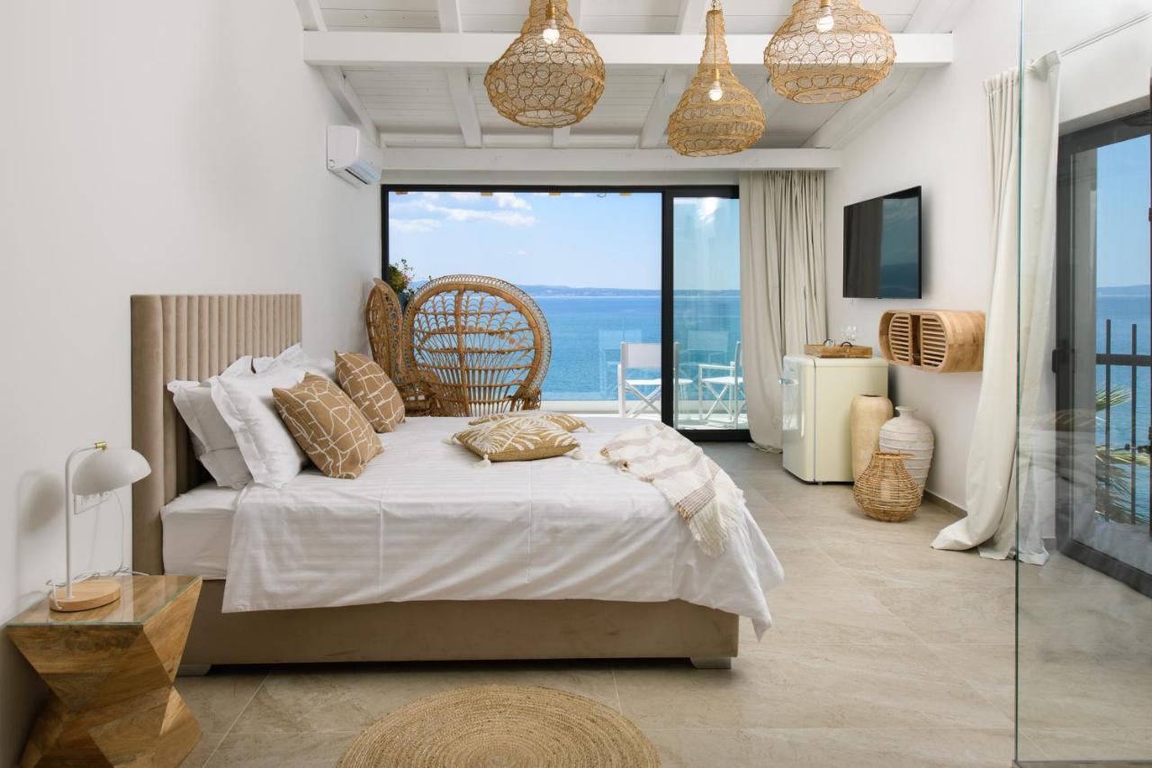 Gallery Luxury Suites & Rooms-Only Adults Split