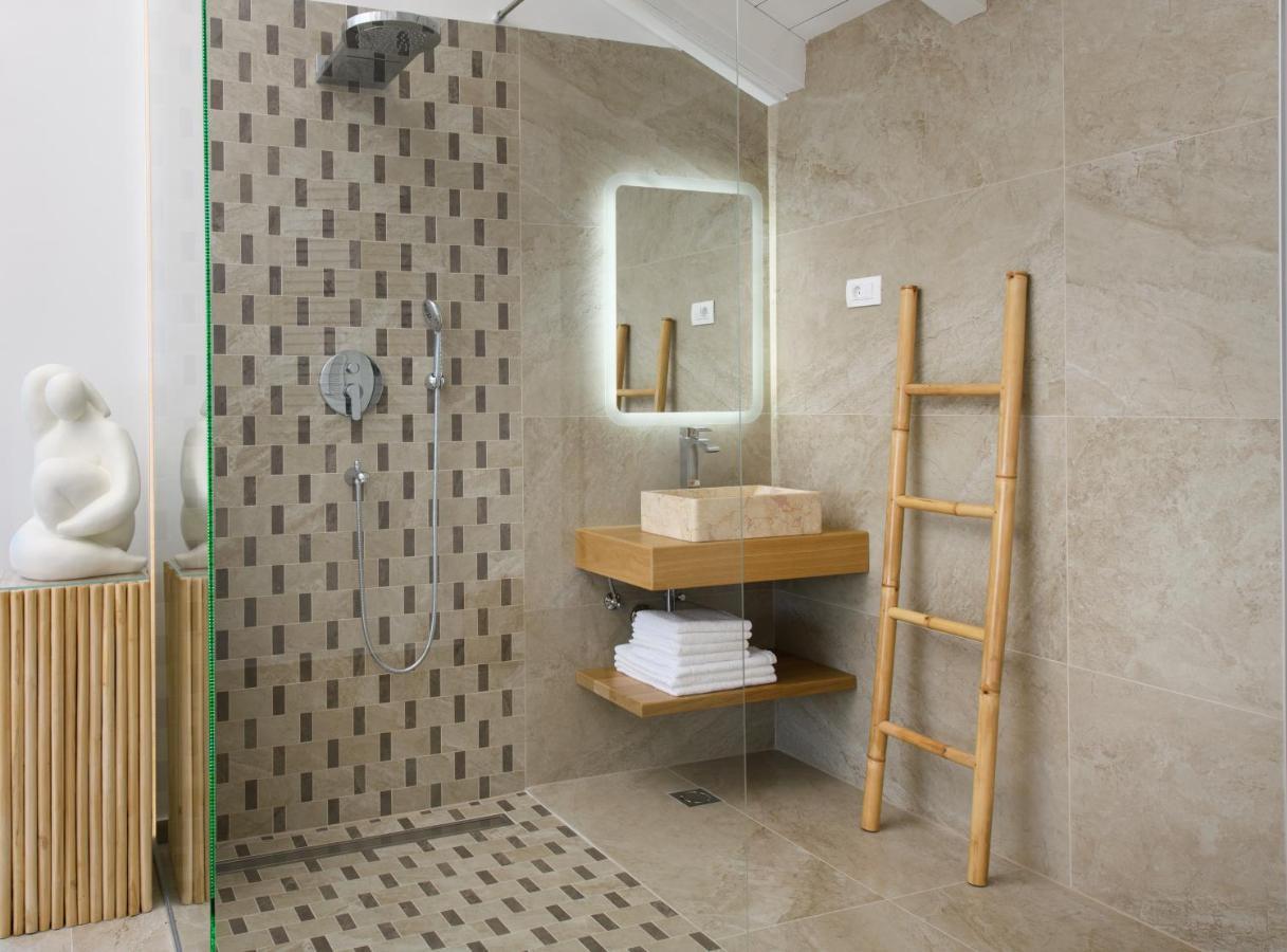 Gallery Luxury Suites & Rooms-Only Adults *