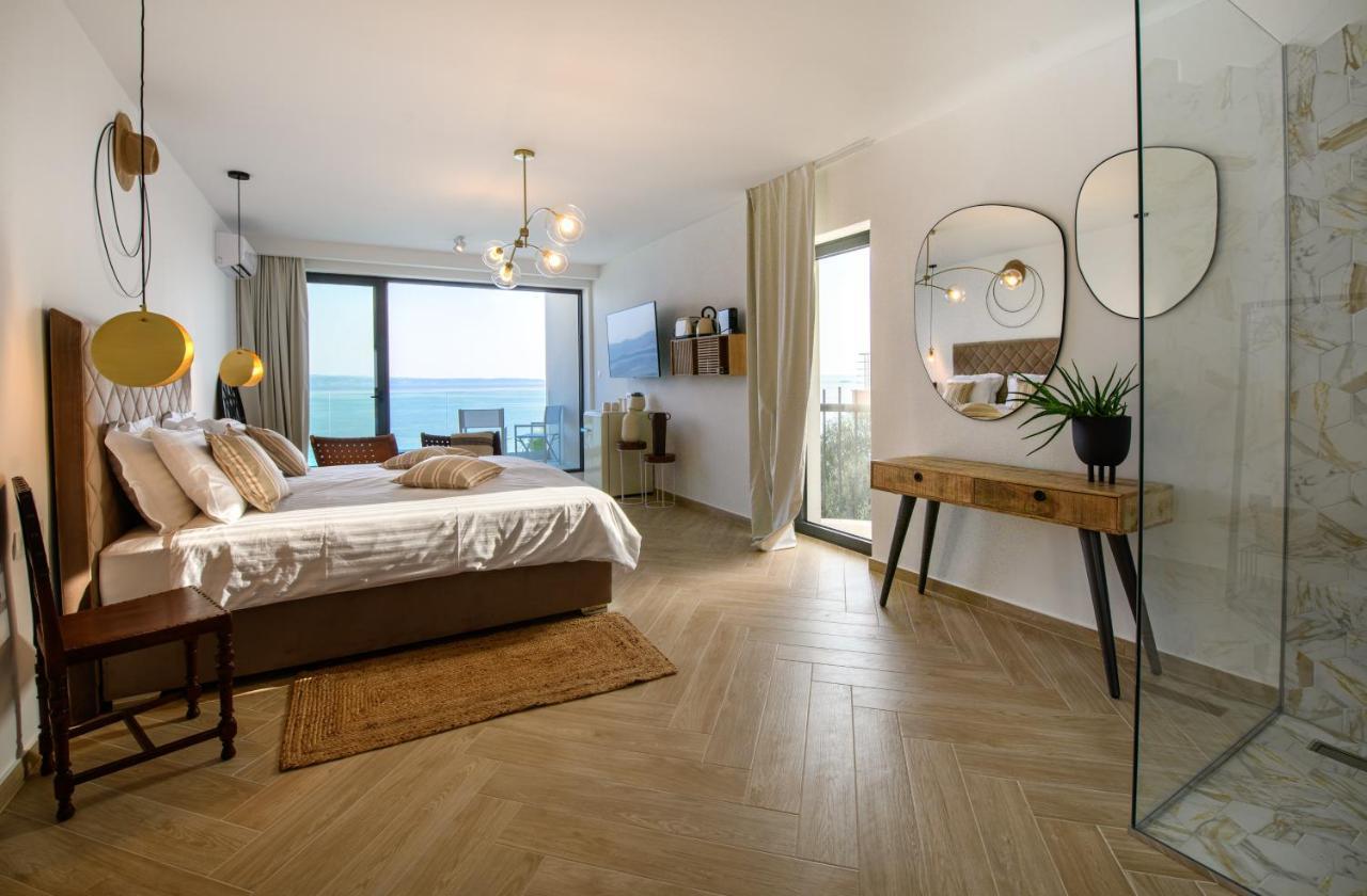 Gallery Luxury Suites & Rooms-Only Adults * Split