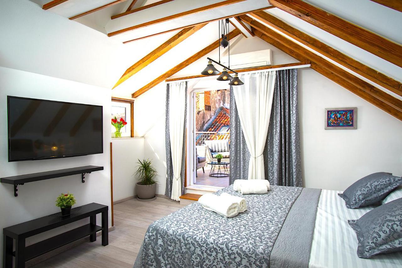 Sirius Luxury Split
