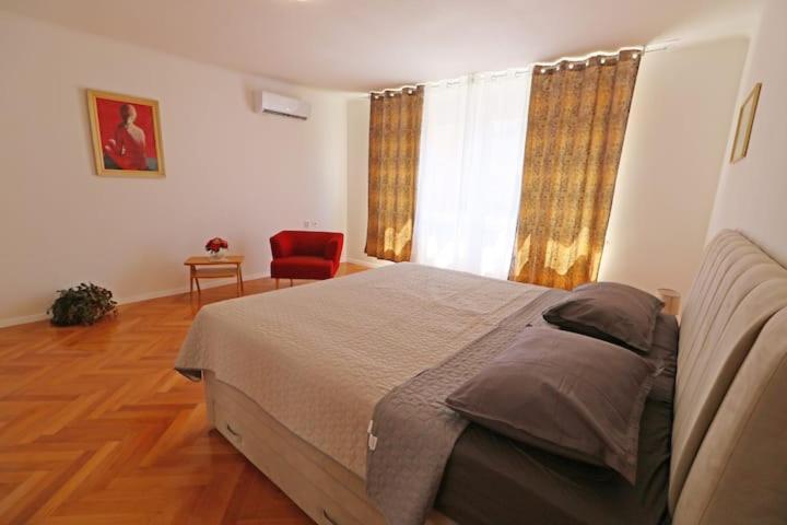 Elegant Luxury 2-Bedroom Apartment In Split City Center *