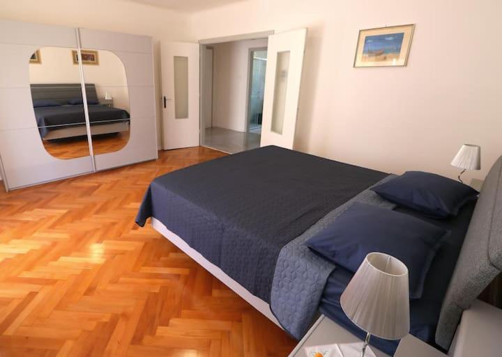 Elegant Luxury 2-Bedroom Apartment In Split City Center