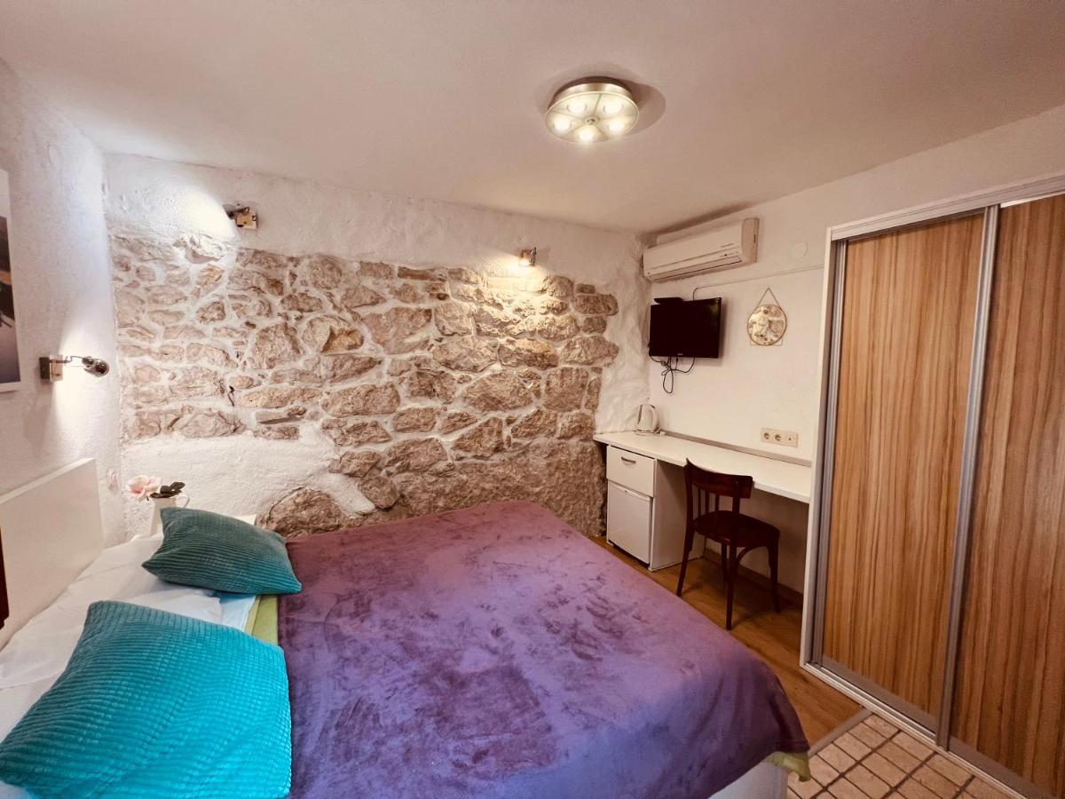 F Guest house