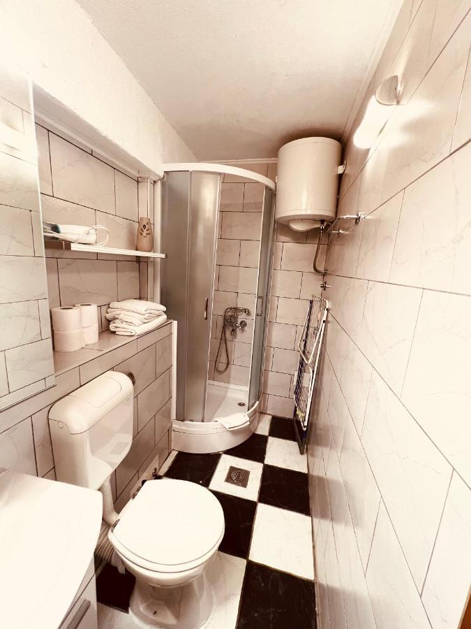 Guest house F