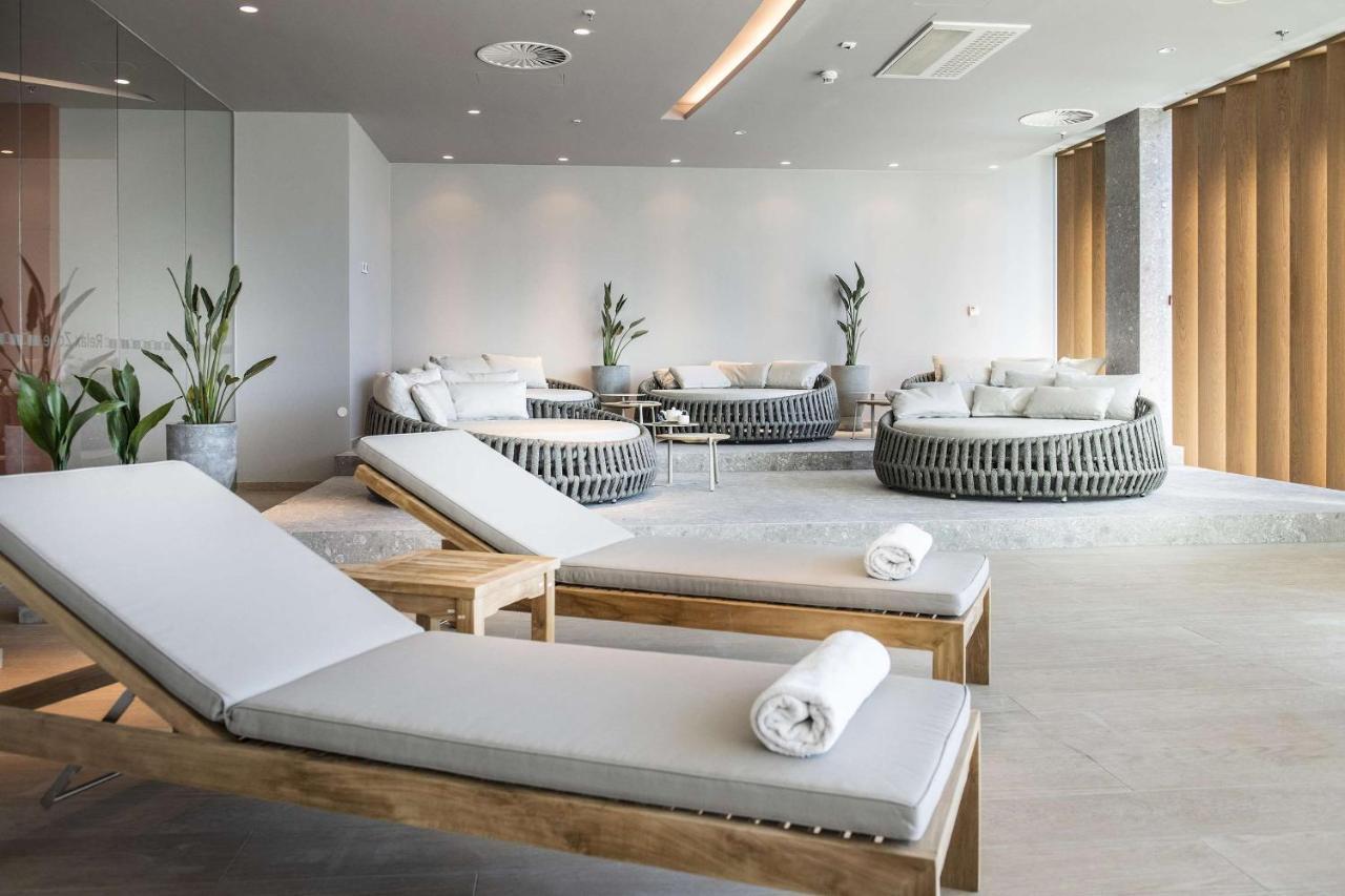 Luxury Seaside Apartment *