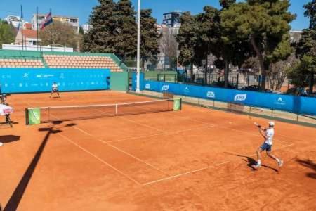 Tennis Court Split