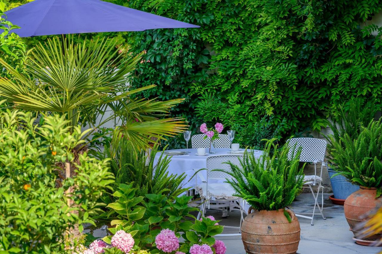 Palace Schoen Milesi - Esense Of Prestige - Private Pool - Free Parking - Old Money Style Luxury - Walking Distance To The Old Town, The And Amenities - Buralux Casa de hóspedes Split