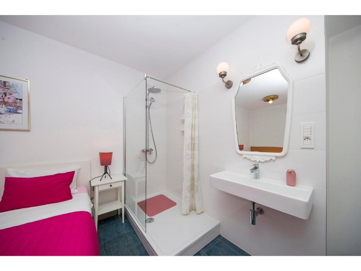 Zorro Apartman *