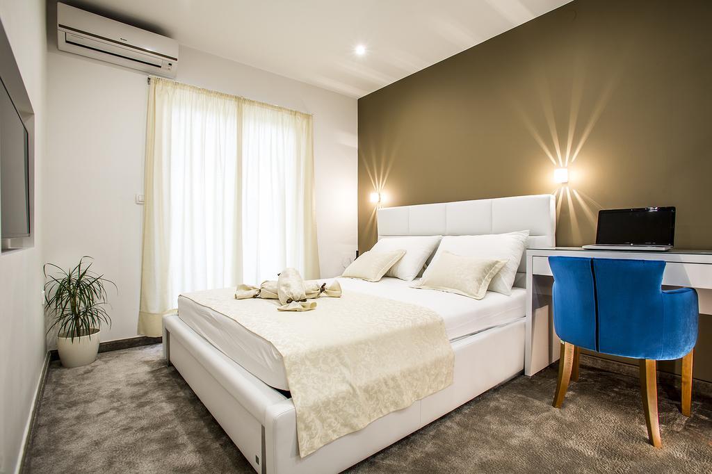 Holiday & Apartment