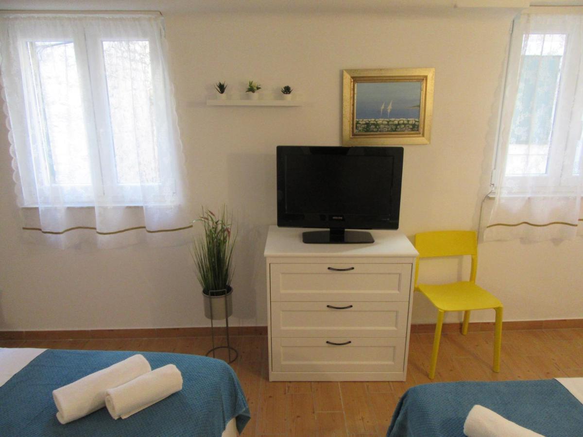 Lela Ii Apartment