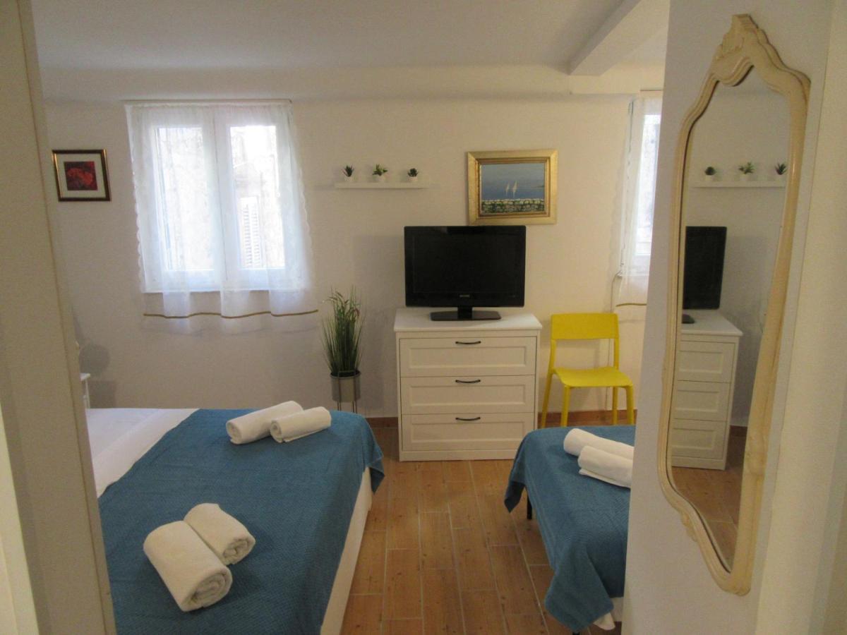 Lela Ii Apartment