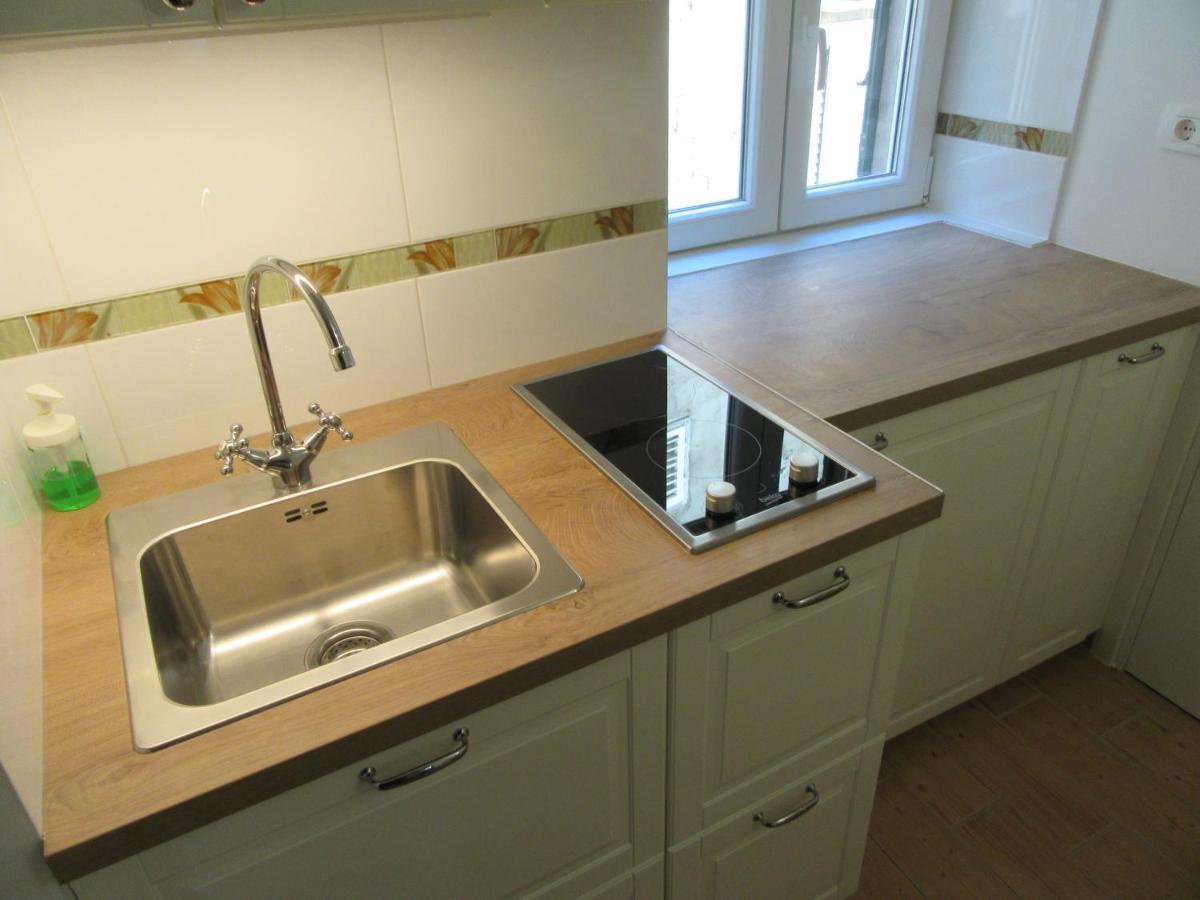 Lela Ii Apartment