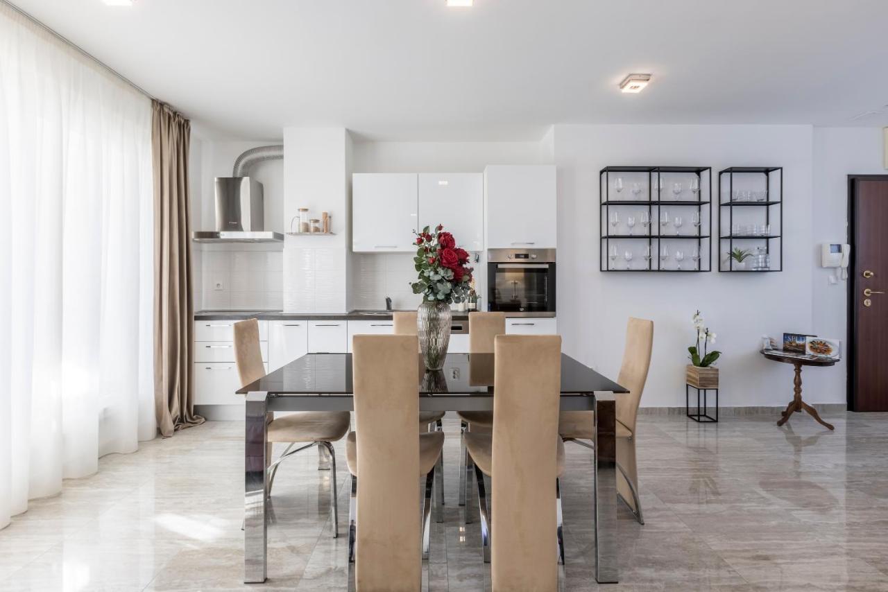 Luxury Rooftop Zalato Apartment