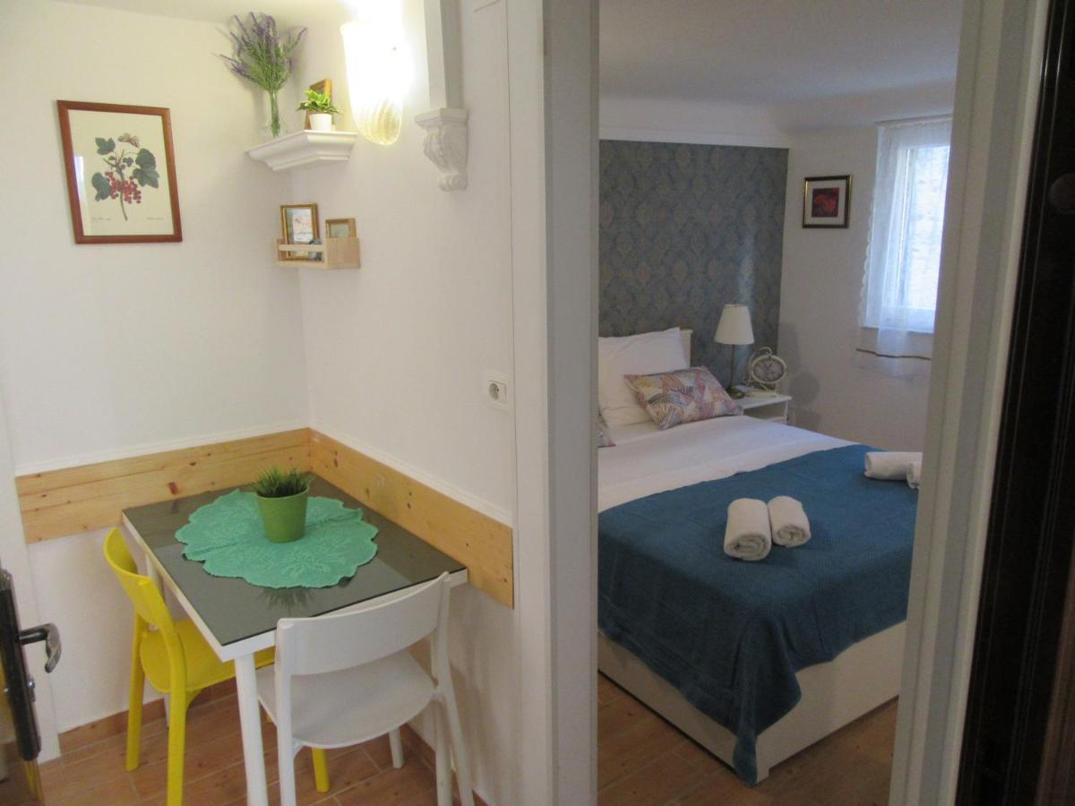 Lela Ii * Split