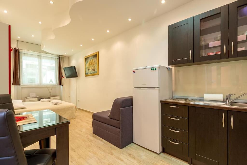 Apartment Stipe *