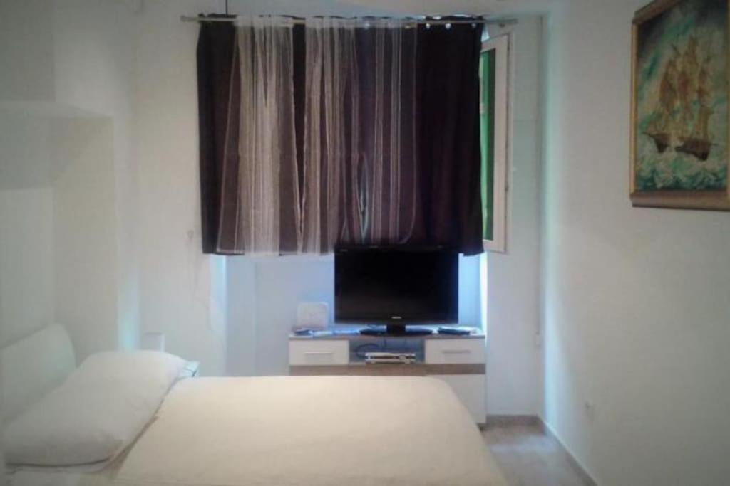 Apartment Stipe Split