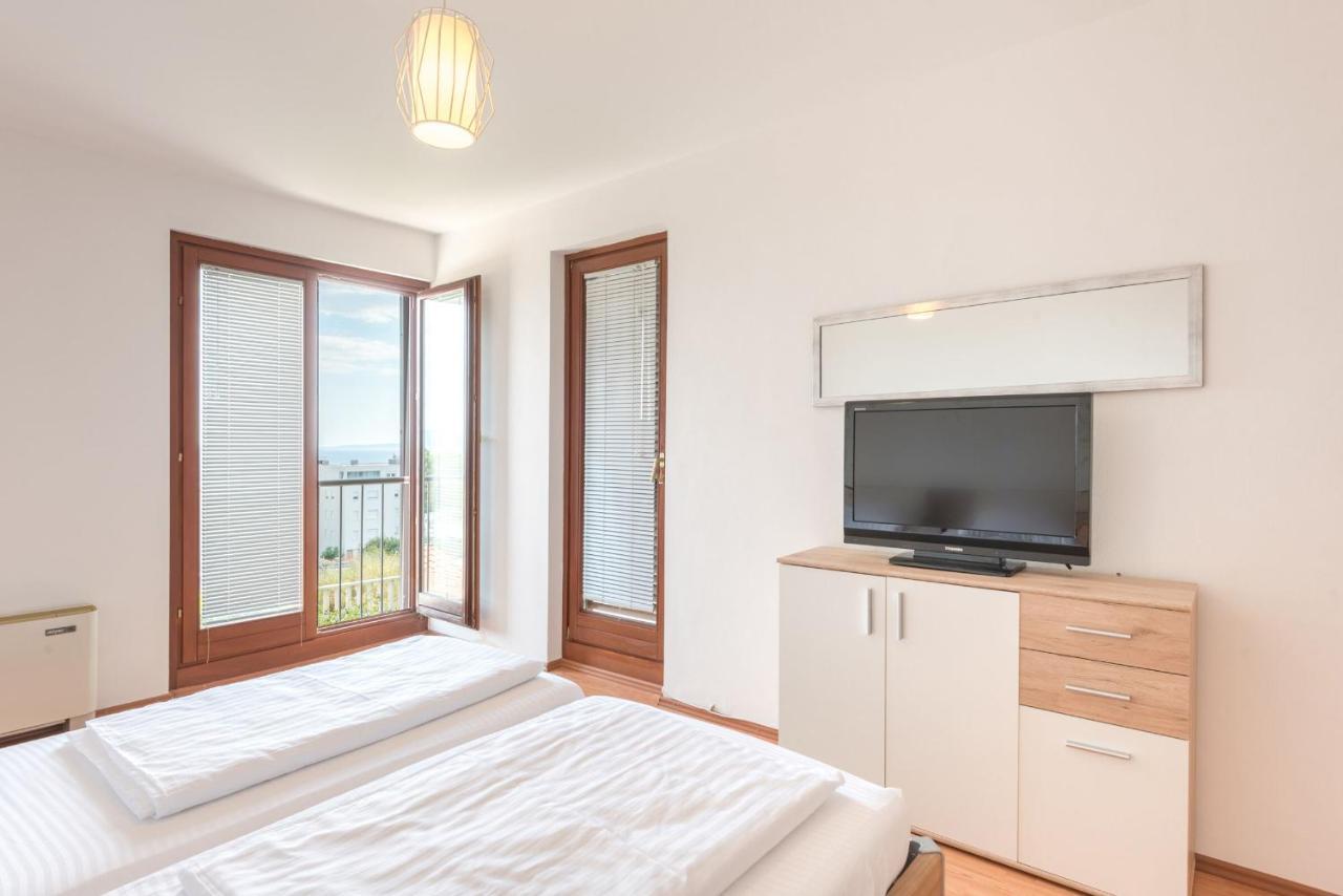 Mrs Brightside Apartment *