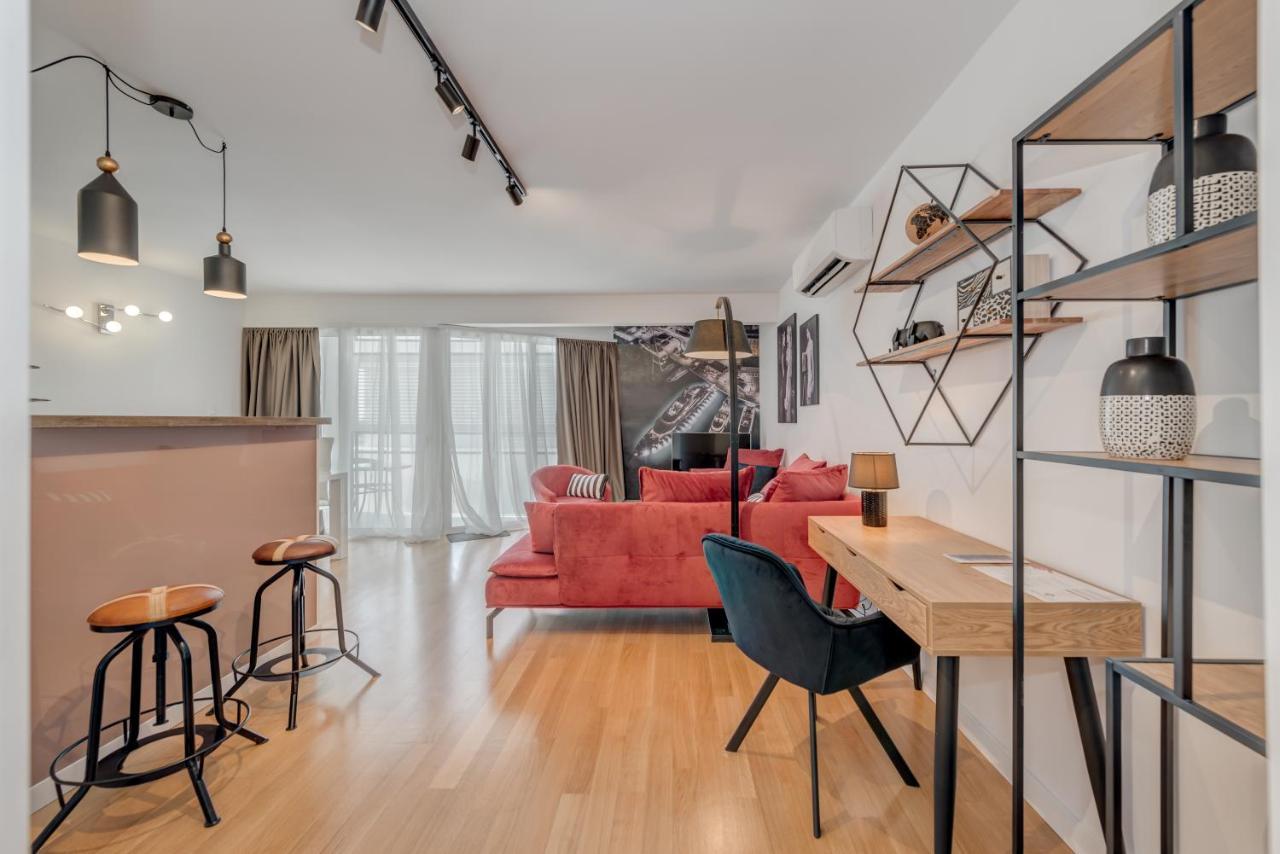 Apartment Paparazzi