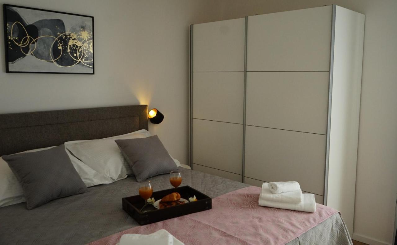 Bura2 , With Private Parking In The Garage Apartment Split