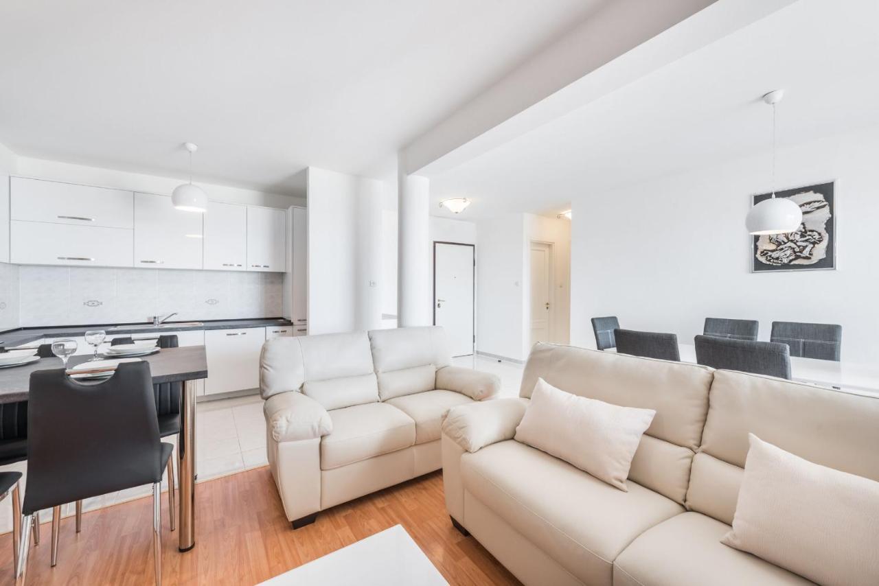 Mrs Brightside Apartment Split