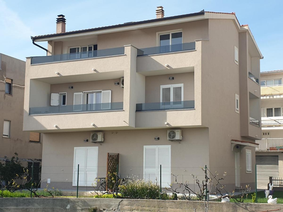 Lusani * Split