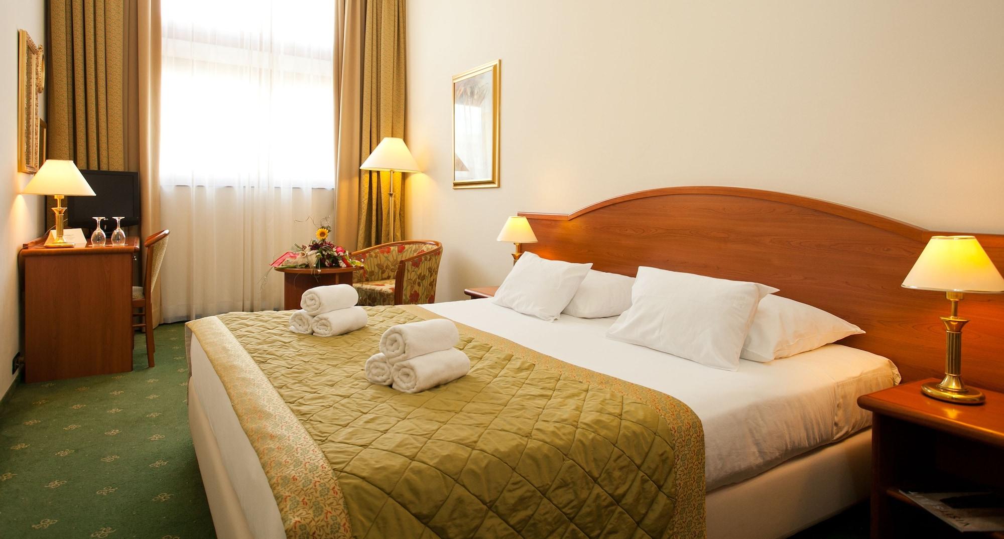 Globo Hotel 4*