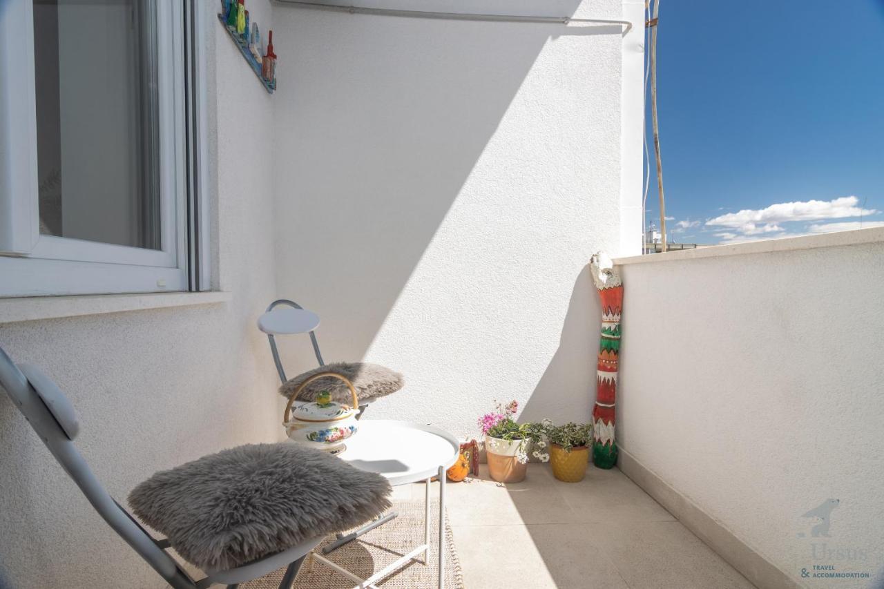 Mina Apartment Split