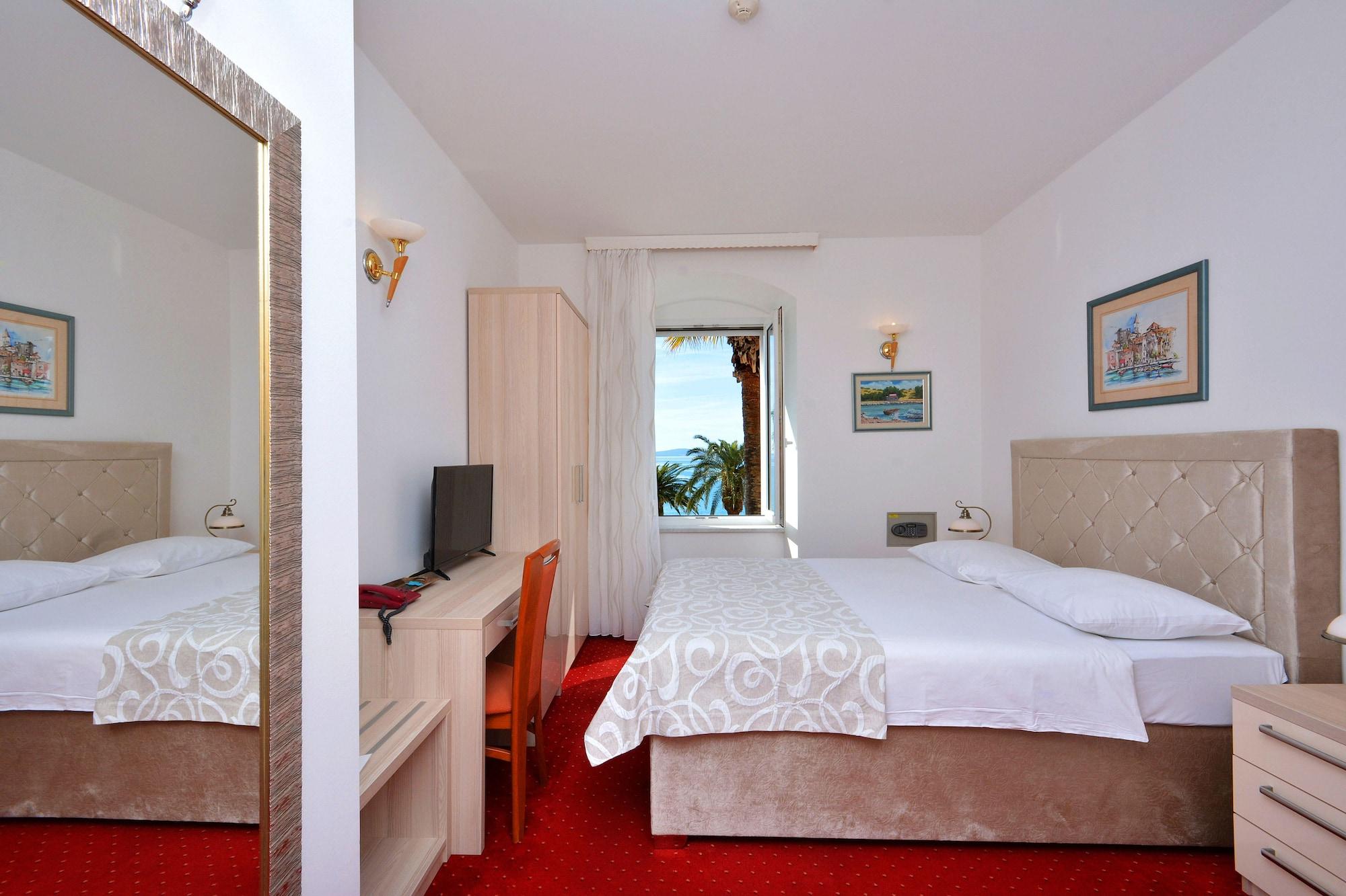 Adriana Hotel 3*