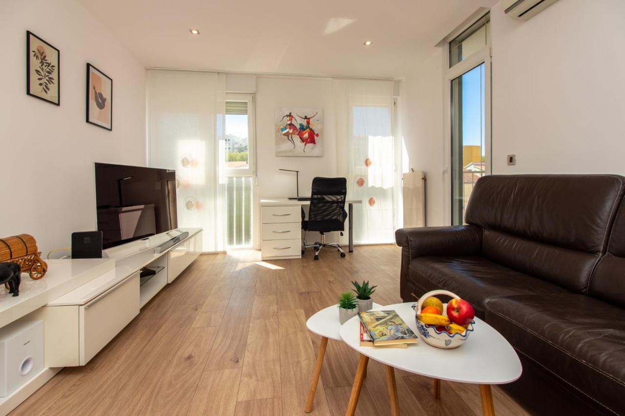 Apartment Bura2 , With Private Parking In The Garage *