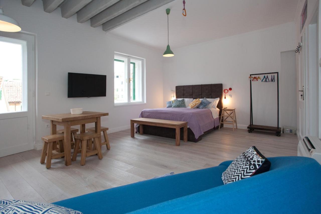 Central Chic And Cozy *