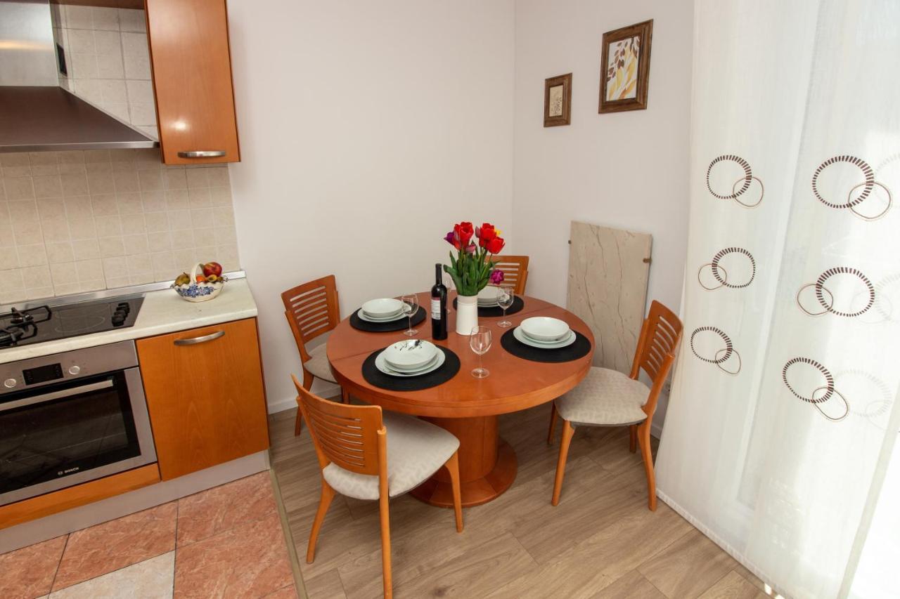 Bura2 , With Private Parking In The Garage Apartment