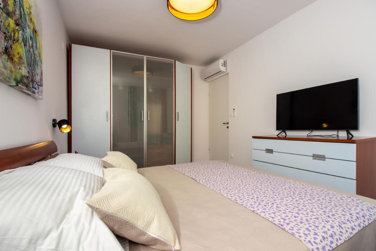 Bura2 , With Private Parking In The Garage Apartment