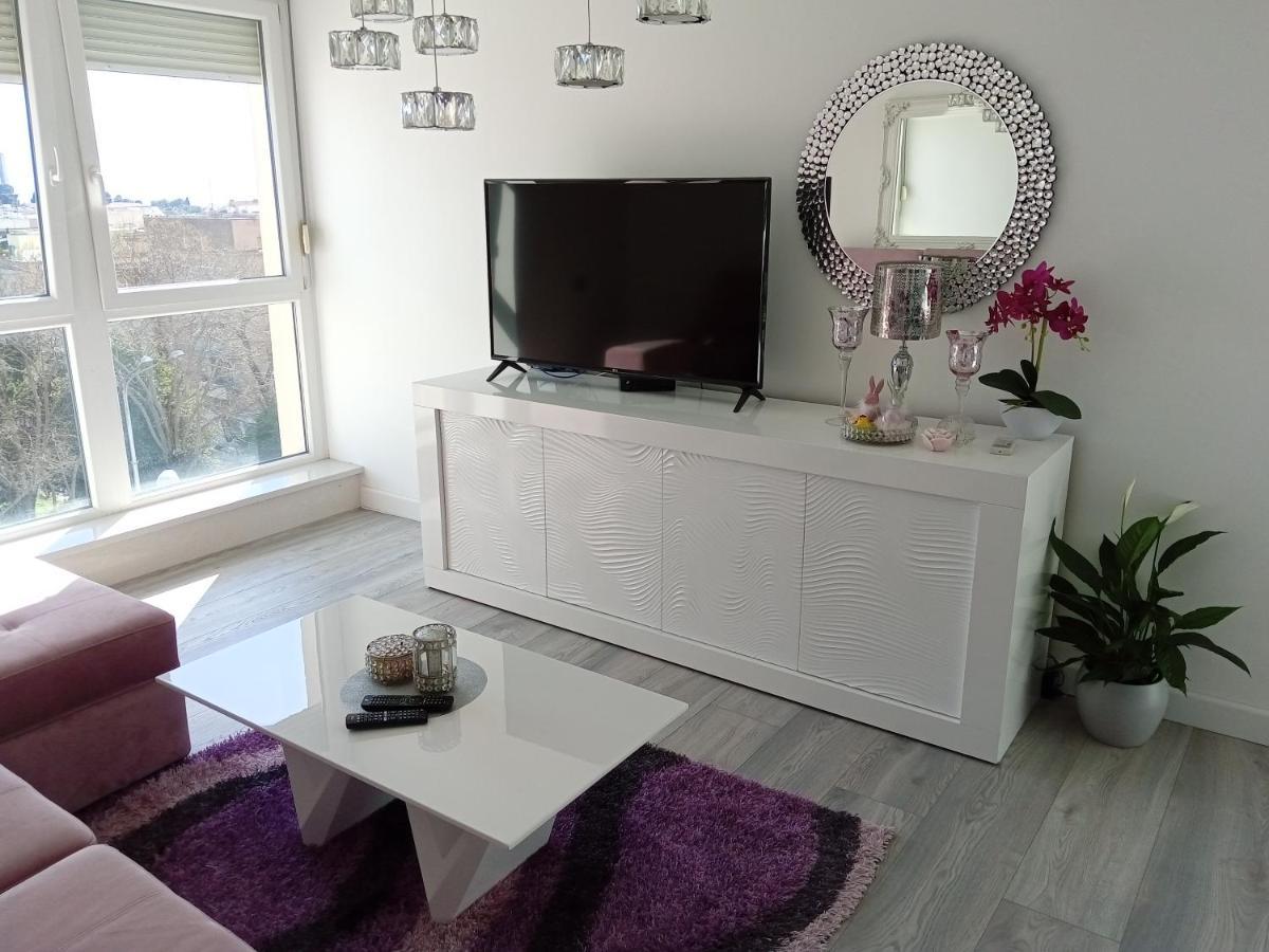 Downtown Luxury Emili Apartment