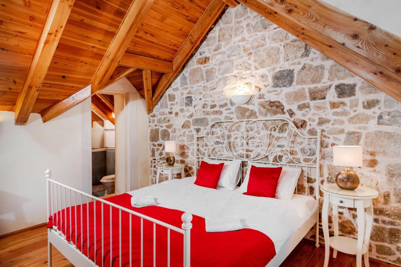 Villa-varos-palm-garden Holiday home *