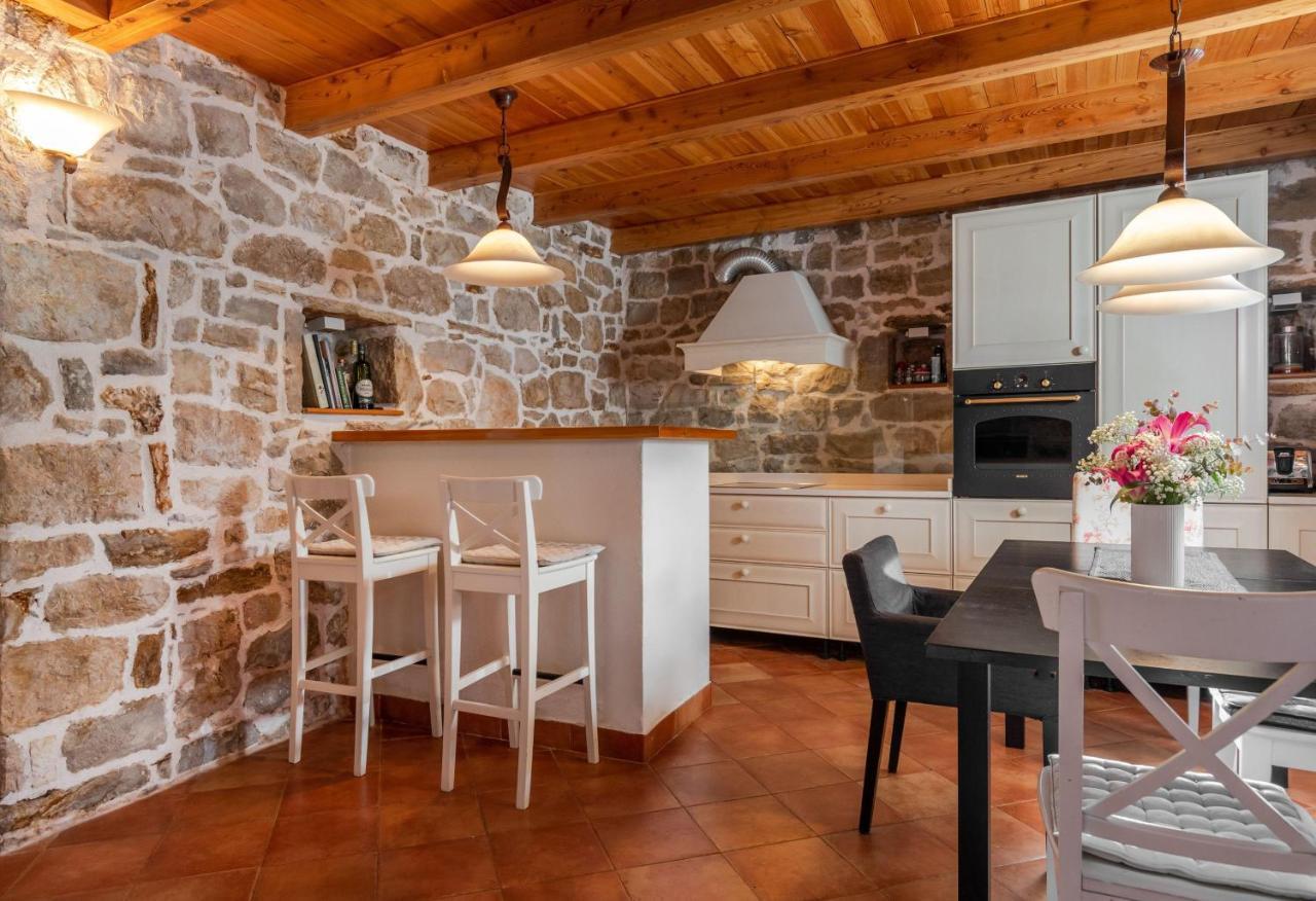 Villa-varos-palm-garden Holiday home *