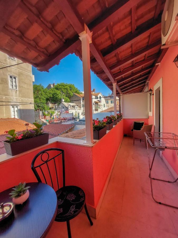 Dalmatino Apartment *