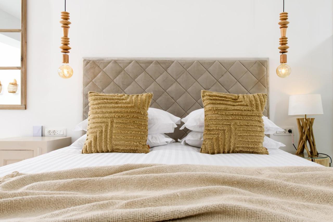 Gallery Luxury Suites & Rooms-Only Adults Split