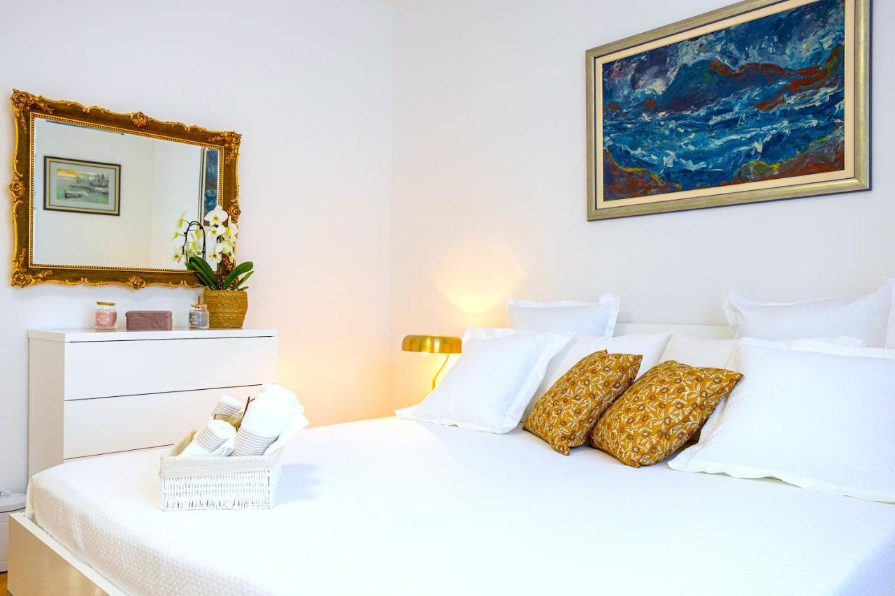 Lux Tony @ 10 Min Znjan Apartment *